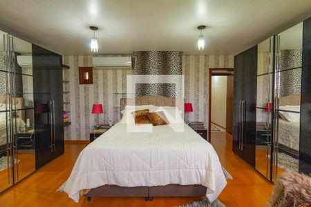 Casa à venda com 476m², 4 quartos e 6 vagas Casa à venda com 476m², 4 quartos e 6 vagasQuarto 4 - Suíte