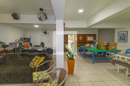 Casa à venda com 476m², 4 quartos e 6 vagas Casa à venda com 476m², 4 quartos e 6 vagasGaragem