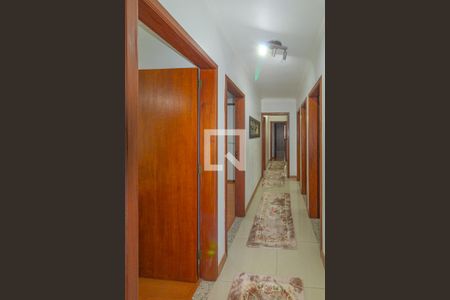 Casa à venda com 476m², 4 quartos e 6 vagas Casa à venda com 476m², 4 quartos e 6 vagascorredor dormitórios