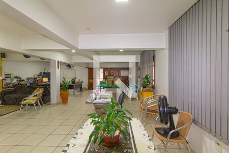 Casa à venda com 476m², 4 quartos e 6 vagas Casa à venda com 476m², 4 quartos e 6 vagasGaragem