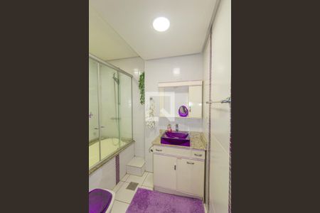 Casa à venda com 476m², 4 quartos e 6 vagas Casa à venda com 476m², 4 quartos e 6 vagasBanheiro da Suíte 1