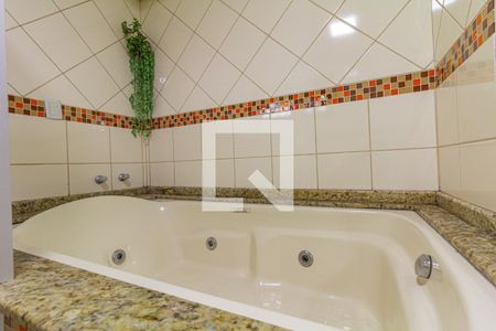 Casa à venda com 476m², 4 quartos e 6 vagas Casa à venda com 476m², 4 quartos e 6 vagasBanheiro da Suíte 2