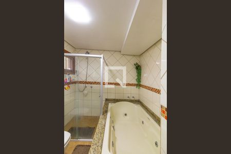 Casa à venda com 476m², 4 quartos e 6 vagas Casa à venda com 476m², 4 quartos e 6 vagasBanheiro da Suíte 2