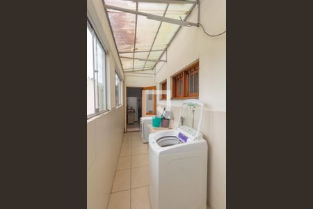 Casa à venda com 476m², 4 quartos e 6 vagas Casa à venda com 476m², 4 quartos e 6 vagasÁrea de Serviço