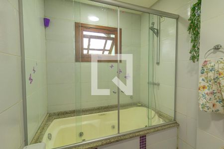 Casa à venda com 476m², 4 quartos e 6 vagas Casa à venda com 476m², 4 quartos e 6 vagasBanheiro da Suíte 1