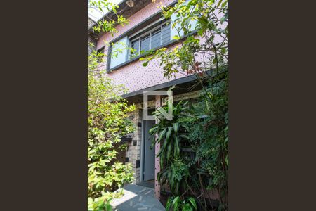 Casa à venda com 200m², 3 quartos e 2 vagas Casa à venda com 200m², 3 quartos e 2 vagasEntrada