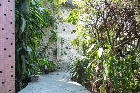 Casa à venda com 200m², 3 quartos e 2 vagas Casa à venda com 200m², 3 quartos e 2 vagasEntrada