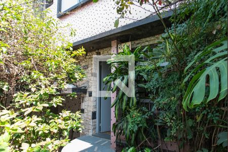 Casa à venda com 200m², 3 quartos e 2 vagas Casa à venda com 200m², 3 quartos e 2 vagasEntrada