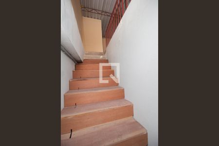 Casa para alugar com 120m², 1 quarto e sem vagaEscada