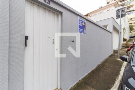 Casa à venda com 250m², 4 quartos e 2 vagasEntrada