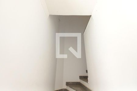 Casa de condomínio à venda com 74m², 2 quartos e 2 vagas Casa de condomínio à venda com 74m², 2 quartos e 2 vagasEscada