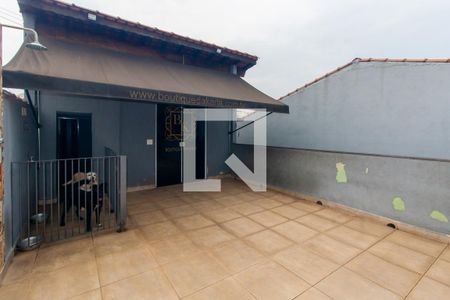 Casa à venda com 200m², 4 quartos e 2 vagas Casa à venda com 200m², 4 quartos e 2 vagasSalão