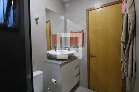 Banheiro da Suíte de casa à venda com 2 quartos, 200m² em Brigadeira, Canoas