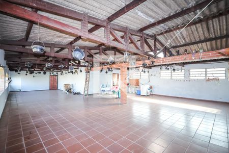 Casa para alugar com 950m², 4 quartos e 8 vagasÁrea de Serviço