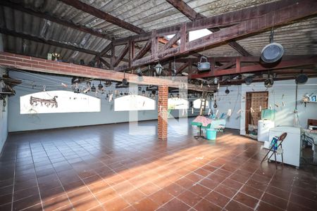 Casa para alugar com 950m², 4 quartos e 8 vagasÁrea de Serviço