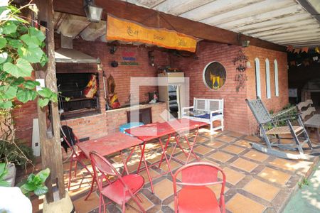 Casa para alugar com 950m², 4 quartos e 8 vagasQuintal