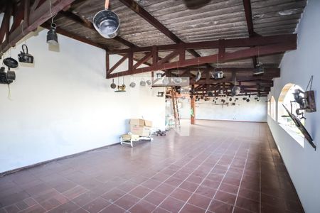 Casa para alugar com 950m², 4 quartos e 8 vagasÁrea de Serviço