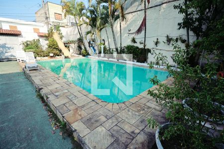 Casa para alugar com 950m², 4 quartos e 8 vagasQuintal