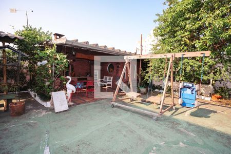 Casa para alugar com 950m², 4 quartos e 8 vagasQuintal