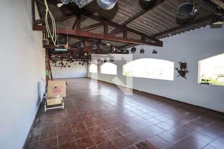 Casa para alugar com 950m², 4 quartos e 8 vagasÁrea de Serviço