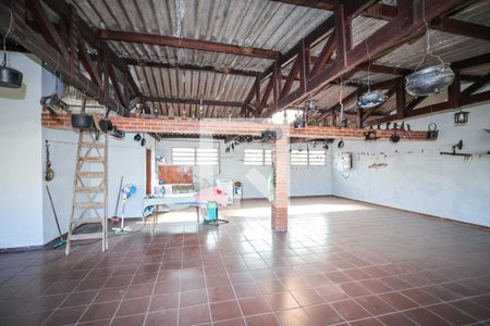 Casa para alugar com 950m², 4 quartos e 8 vagasÁrea de Serviço