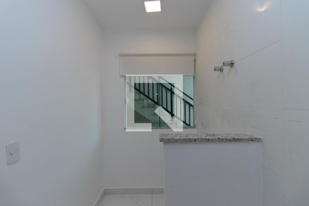 Cozinha e Área de Serviço de casa de condomínio para alugar com 1 quarto, 26m² em Vila Gustavo, São Paulo