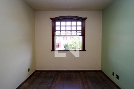 Casa à venda com 360m², 5 quartos e 7 vagas Casa à venda com 360m², 5 quartos e 7 vagasQuarto