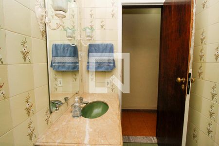 Casa à venda com 360m², 5 quartos e 7 vagas Casa à venda com 360m², 5 quartos e 7 vagasBanheiro