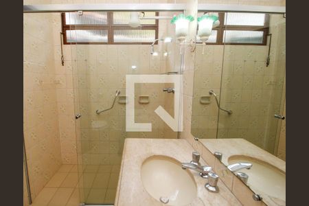 Casa à venda com 360m², 5 quartos e 7 vagas Casa à venda com 360m², 5 quartos e 7 vagasBanheiro 2