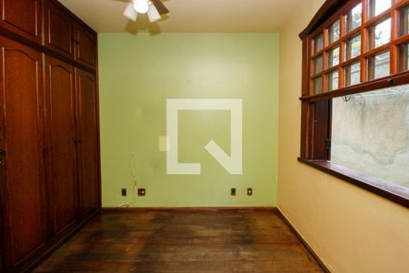 Casa à venda com 360m², 5 quartos e 7 vagas Casa à venda com 360m², 5 quartos e 7 vagasQuarto 5