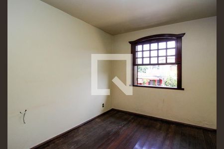 Casa à venda com 360m², 5 quartos e 7 vagas Casa à venda com 360m², 5 quartos e 7 vagasQuarto