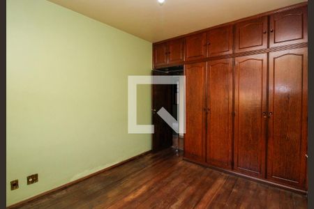 Casa à venda com 360m², 5 quartos e 7 vagas Casa à venda com 360m², 5 quartos e 7 vagasQuarto 2