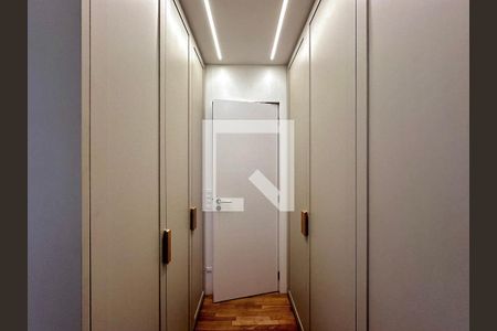 Apartamento à venda com 145m², 3 quartos e 2 vagasCloset Suíte 2