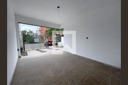 Casa à venda com 101m², 2 quartos e 2 vagasFachada