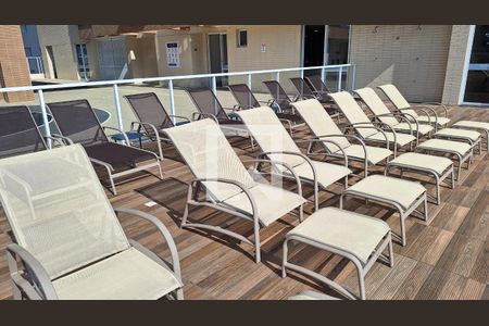 Apartamento para alugar com 74m², 2 quartos e 2 vagasDeck da piscina