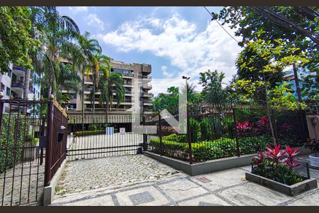 Apartamento à venda com 225m², 4 quartos e 3 vagas Apartamento à venda com 225m², 4 quartos e 3 vagasfachada