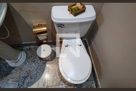 Apartamento à venda com 225m², 4 quartos e 3 vagas Apartamento à venda com 225m², 4 quartos e 3 vagaslavabo