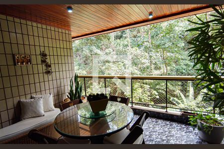 Apartamento à venda com 225m², 4 quartos e 3 vagas Apartamento à venda com 225m², 4 quartos e 3 vagassala - varanda