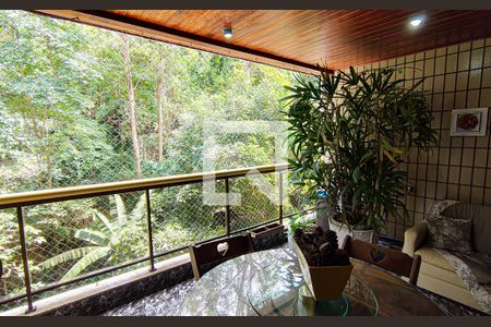 Apartamento à venda com 225m², 4 quartos e 3 vagas Apartamento à venda com 225m², 4 quartos e 3 vagassala - varanda