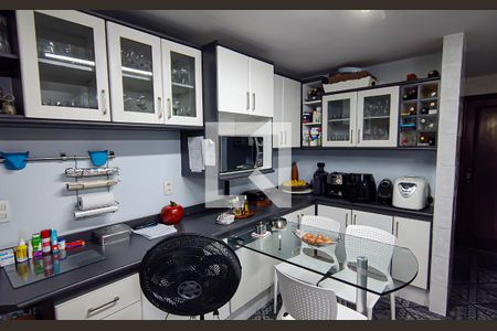 Apartamento à venda com 225m², 4 quartos e 3 vagas Apartamento à venda com 225m², 4 quartos e 3 vagascozinha