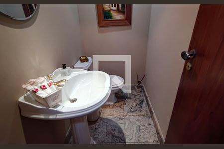 Apartamento à venda com 225m², 4 quartos e 3 vagas Apartamento à venda com 225m², 4 quartos e 3 vagaslavabo