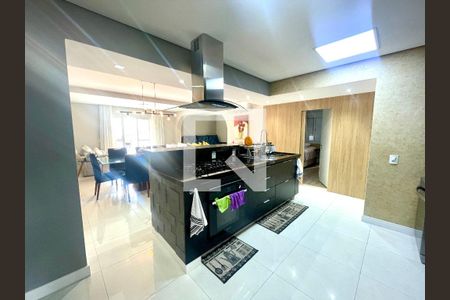 Apartamento à venda com 205m², 4 quartos e 2 vagas Apartamento à venda com 205m², 4 quartos e 2 vagasCozinha