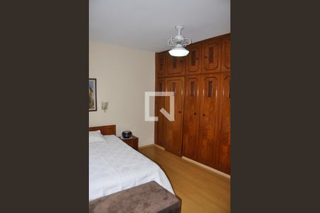 Casa à venda com 400m², 3 quartos e 4 vagas Casa à venda com 400m², 3 quartos e 4 vagasQuarto 01 com Suíte