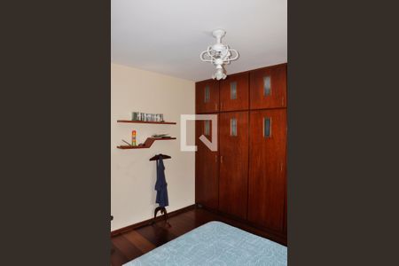 Casa à venda com 400m², 3 quartos e 4 vagasDetalhe - Quarto 02