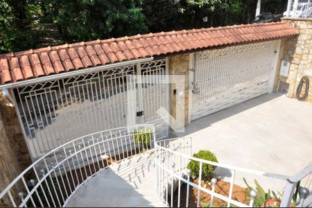 Casa à venda com 400m², 3 quartos e 4 vagas Casa à venda com 400m², 3 quartos e 4 vagasEscada Saída/Entrada e Garagem