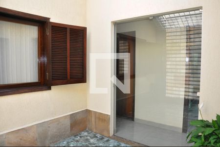 Casa à venda com 400m², 3 quartos e 4 vagas Casa à venda com 400m², 3 quartos e 4 vagasDetalhe - Quintal