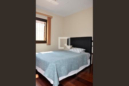 Casa à venda com 400m², 3 quartos e 4 vagas Casa à venda com 400m², 3 quartos e 4 vagasQuarto 2