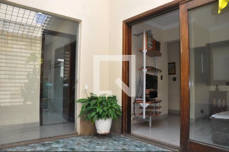 Casa à venda com 400m², 3 quartos e 4 vagas Casa à venda com 400m², 3 quartos e 4 vagasDetalhe - Quintal