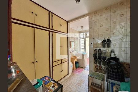 Casa de condomínio à venda com 250m², 3 quartos e 1 vagaÁrea de serviço