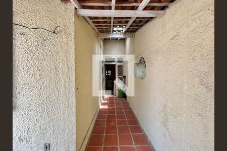 Casa de condomínio à venda com 250m², 3 quartos e 1 vagaLateral da casa